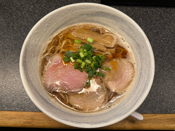 「背脂魚介醤油　800円」@満麺の笑みの写真