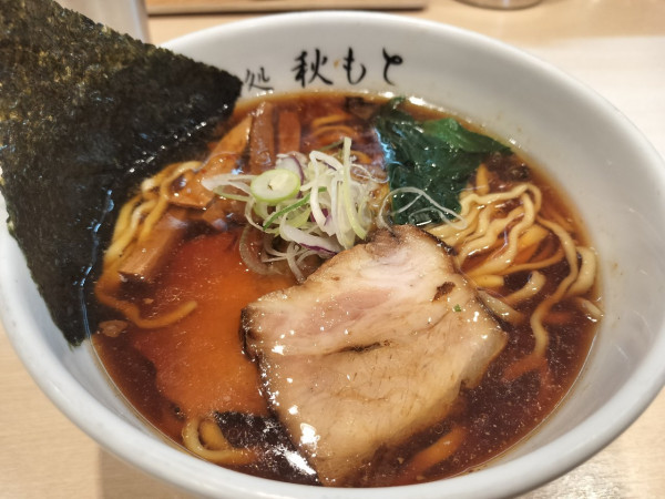 「醤油らーめん　1050円」@麺処 秋もとの写真