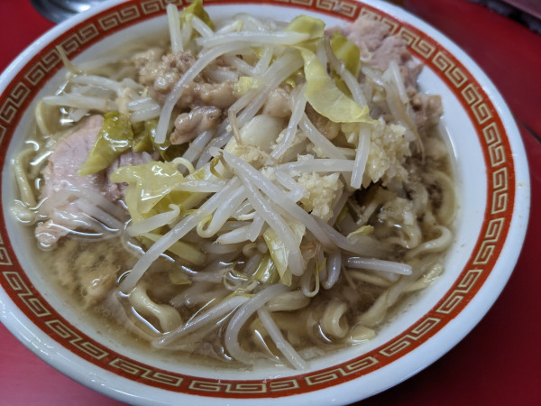 「小ラーメン豚入り（ニンニク少し、アブラ）」@ラーメン二郎 目黒店の写真