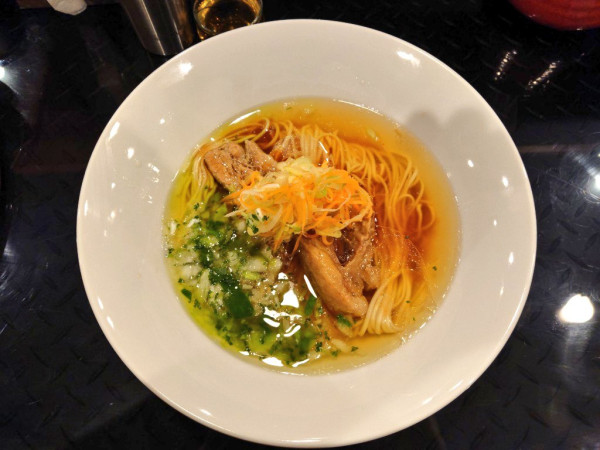 「八咫烏式牛肉麺、など」@トーキョーニューミクスチャーヌードル 八咫烏 CHIKARABOの写真