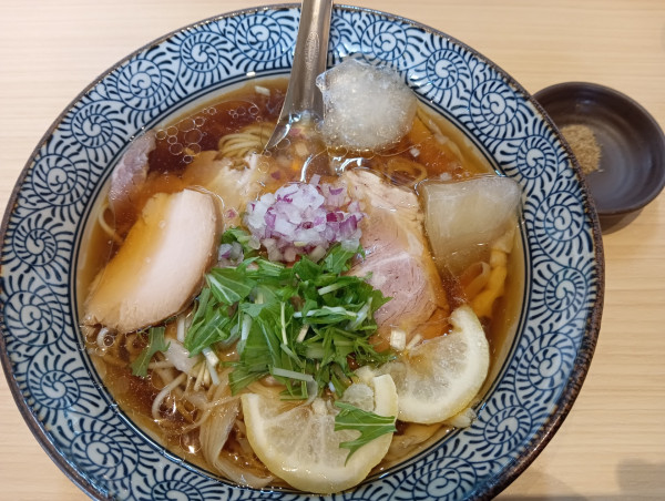 「冷製中華そば(¥890)」@地鶏と蟹 中華そば 榊の写真