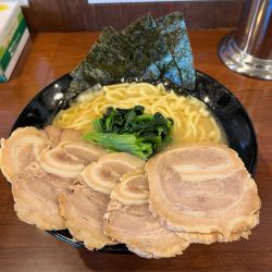 豚骨醤油チャーシュー麺(1050円)