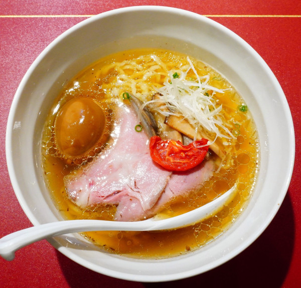 「コンソメらーめん（塩）/味玉入」@Craft Ramen BiTの写真