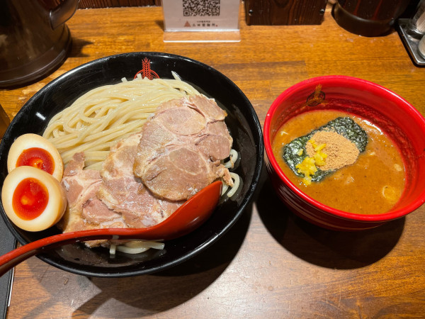 「特濃つけ麺(大盛)+チャーシュートッピング」@つけ麺専門店 三田製麺所 ヨドバシAkiba店の写真