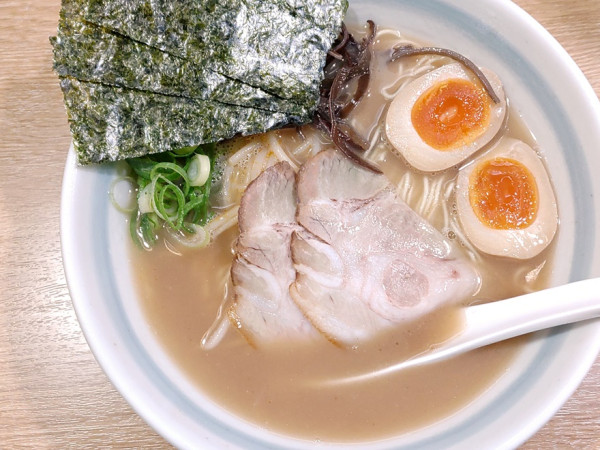 「特製豚骨醤油らーめん」@らーめん光醤の写真