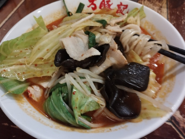 「限定 辛肉野菜麺(辛さ普通)(902)」@万豚記 ヨドバシ横浜店の写真