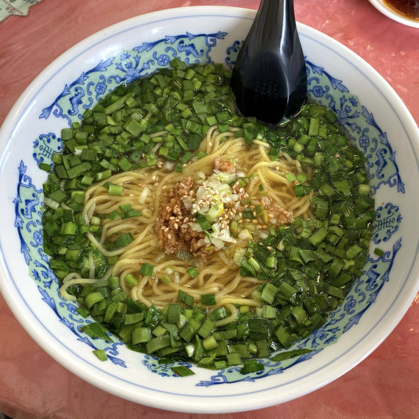 「ピリ辛ニラそば 880円」@萬里の写真