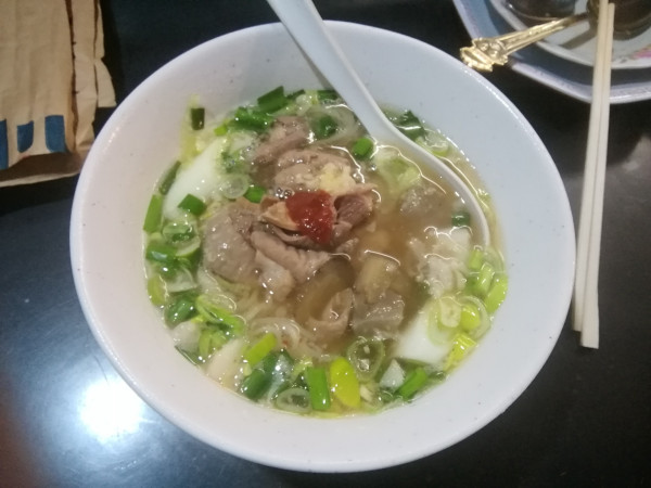 「豚もつ煮そば(600円)」@13湯麺の写真