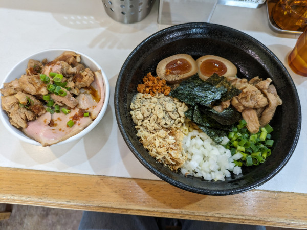 「【限定】煮干まぜそば➕チャーシュー丼」@麺屋 扇 SENの写真