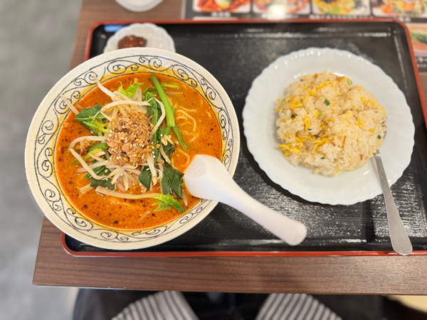 「麺セット(担々麺.半炒飯.漬物) 850円(税込)」@中華料理 喜楽の写真