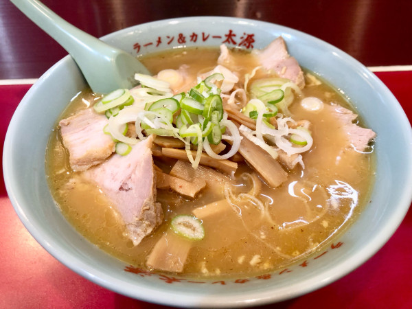 「チャーシューワンタン麺大盛り1300メンマ200茶碗400」@太源の写真