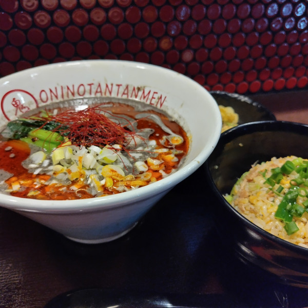 「ランチセット　黒担々麺　1100円」@鬼の担々麺 ときわ台店の写真