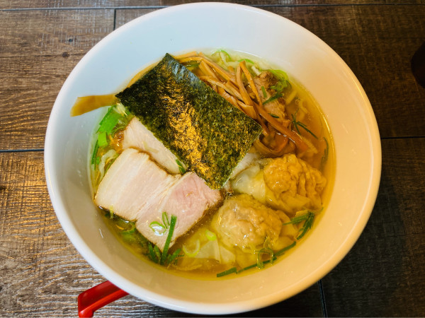 「【限定】中華そば(太麺 200g)＋ワンタン」@ラーメン カラテキッドの写真