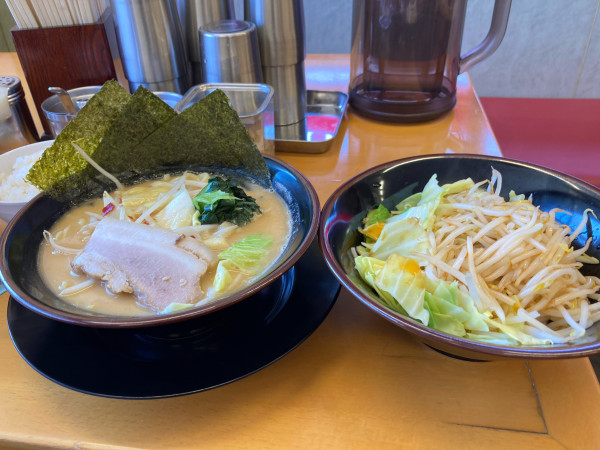 「味噌ラーメン＋もやしキャベツ+サービスミニライス」@横浜家系ラーメン 宮本商店 ひたちなか店の写真