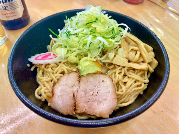 「スーパードライ → 一平ソバ 刻みネギ 生卵」@油ソバ専門店 一平ソバの写真