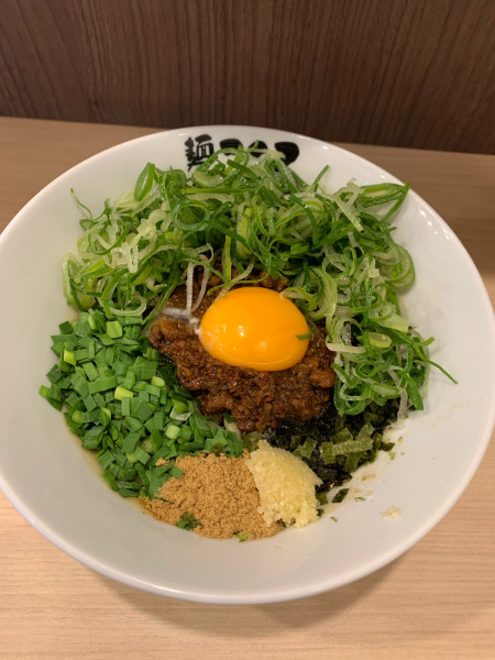 「九条ネギ台湾まぜそば＋チーズ」@麺屋 こころ 関大前店の写真