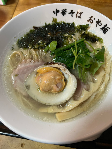 「鶏とホンビノスの塩中華」@中華そば おや麺の写真