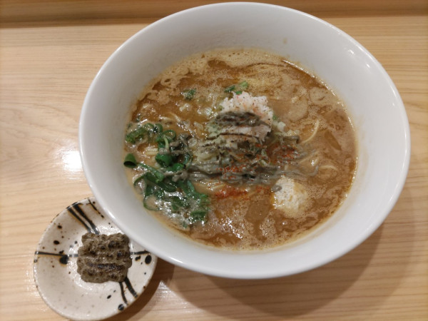 「紅ズワイ濃厚蟹白湯ラーメン」@一本道ラボの写真