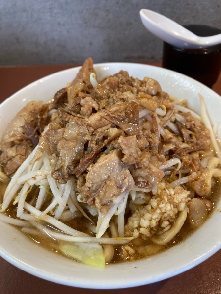 「ラーメン（300g）極太、黒あぶら」@THE SUN COMENの写真