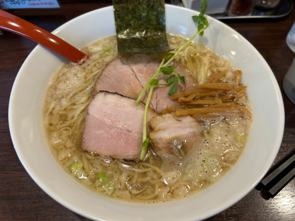 「鯛煮干しセアブラ白醤油そば980円+他いろいろ」@中華そば 東京ぐれっちの写真