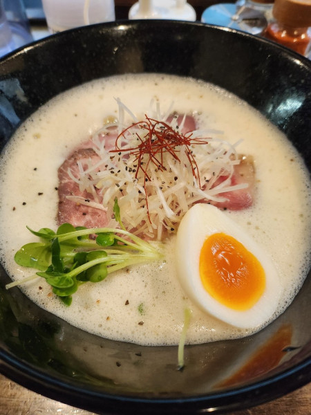 「濃厚鶏泡白湯らーめん」@フカクサ製麺食堂の写真