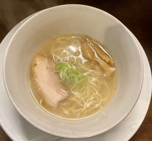 「しおらーめん(半めん) 710円」@ラーメン専門店 なるとやの写真