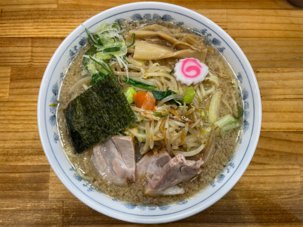 「背脂中華そば ¥1050 中盛 ¥50 野菜 ¥300」@中華そば なりたやの写真