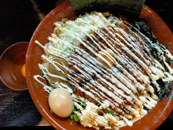 「【限定】我流豚星。台湾混蕎麦(大)1450円+生卵70円」@豚星。の写真