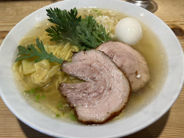 「本丸塩ら〜麺大盛固め塩煮卵1200円」@横濱元町 本丸亭 横浜店の写真