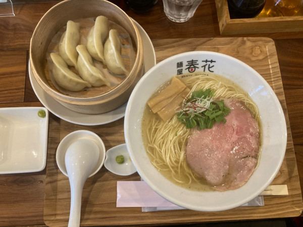 「淡麗塩麺+蒸し餃子」@麺屋 春花の写真