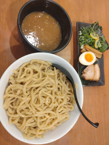 「超濃厚豚骨魚介つけ麺　熱盛　特盛」@ラーメン 春樹 多摩カリヨン館店の写真