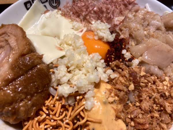 「【ハイマウント】まぜそば」@#新宿地下ラーメンの写真