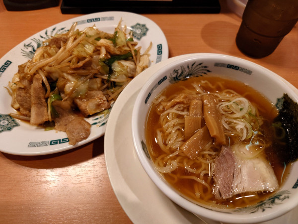 「半ラーメン+肉野菜炒め(810円)」@熱烈中華食堂 日高屋 浦和さくら草通店の写真