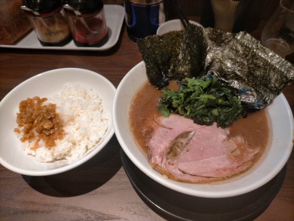 「ラーメン」@横浜家系らーめん 輝道家 水道橋駅前店の写真