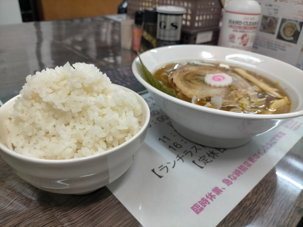 「（ネオクラシカル）醤油ラーメン  白米（大盛り無料）」@味縁の写真