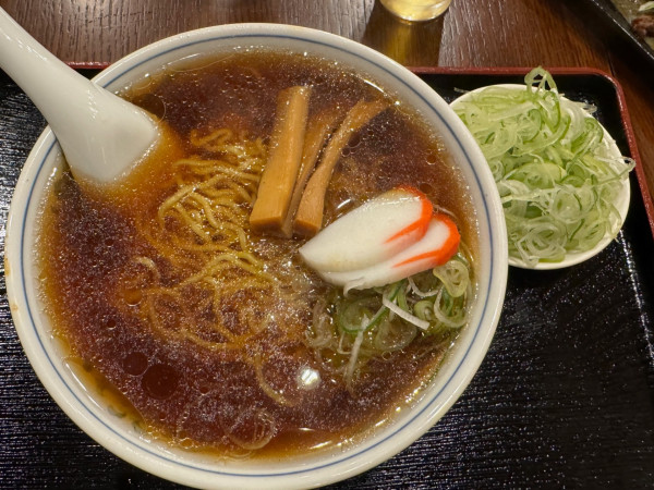 「かけそば　トッピングネギ増し」@中華そば専門店 大石家 伊那入舟店の写真