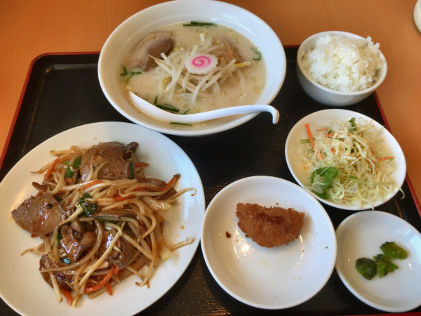 「ニラレバー定食（880円税別）」@台湾料理 萬福来の写真