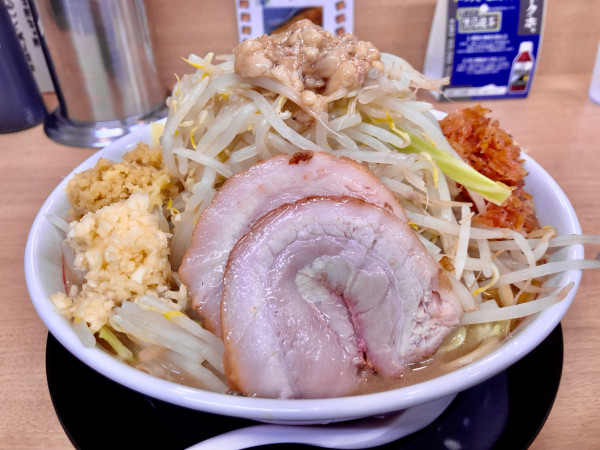 「大ラーメン950円　エビＭＡＸ100円　無料ショウガ」@ラーメンハマコー 六浦店の写真