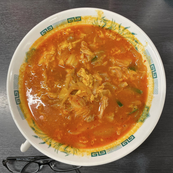 「チゲ味噌ラーメン（麺半分）」@日高屋 小田急町田北口店の写真