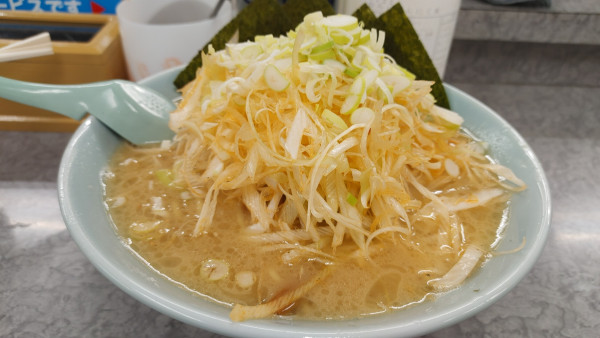 「メンマラーメン大・ネギ・ヤクミ増し(硬め多め)¥1,400」@千家 鶴見店の写真