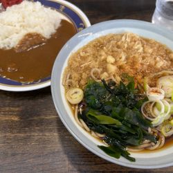 🉐カレーセット(ミニカレー+たぬきそば)570円