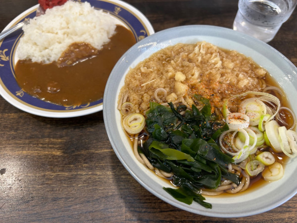 「🉐カレーセット(ミニカレー+たぬきそば)570円」@ガリレオ八兵衛の写真