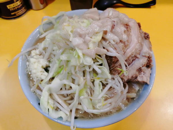 「小ラーメン＋ブタ」@ラーメン二郎 八王子野猿街道店2の写真
