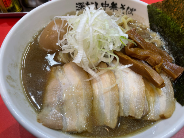 「特製深だし中華そば（890円）」@駅ラーメン 深だし中華そばの写真