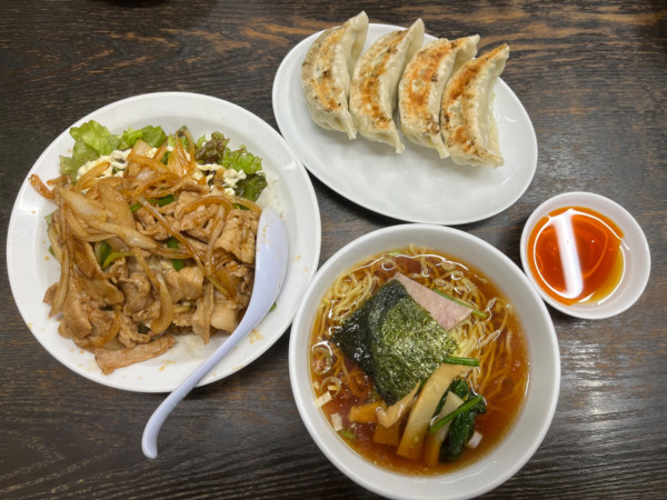 「豚マヨ丼 + ミニラーメンセット 1170円 ジャンボ餃子」@南京亭 新所沢店の写真