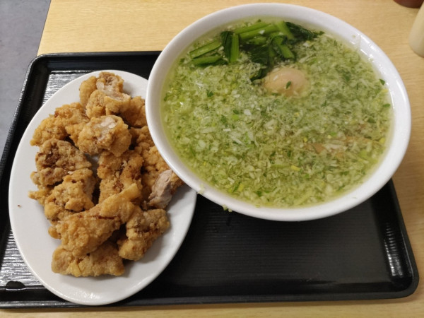 「塩パーコーメン・パーコー別皿・薬味多め」@珉珉の写真