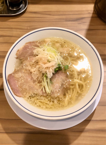 「塩らーめん(850)」@らーめん鱗 西中島店の写真