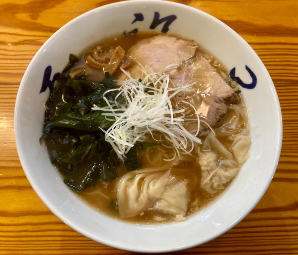 「ワンタンメン+ワカメトッピング」@五福星の写真