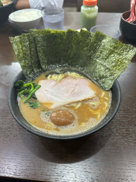 「ラーメン+味玉+海苔」@杉田家 千葉祐光店の写真