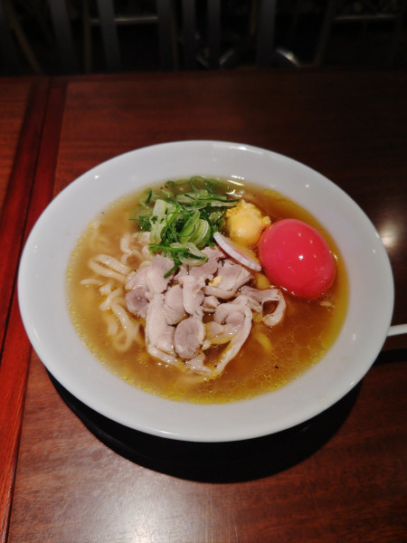 「金の鶏中華(890円)」@鶏中華 新旬屋本店 ラーメンスクエア立川店の写真
